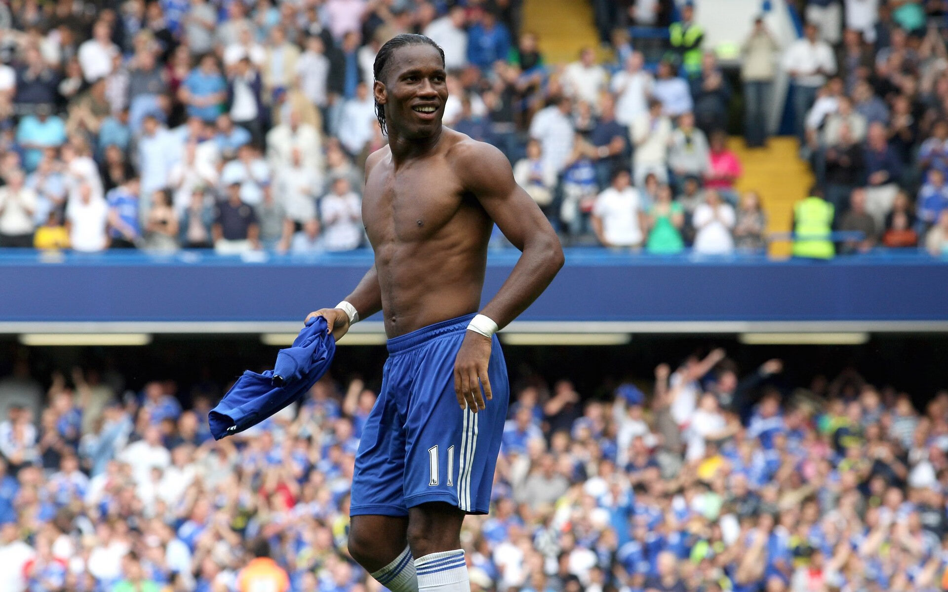 “团队精神：幕后英雄的坚韧守护”，这才是团队精神