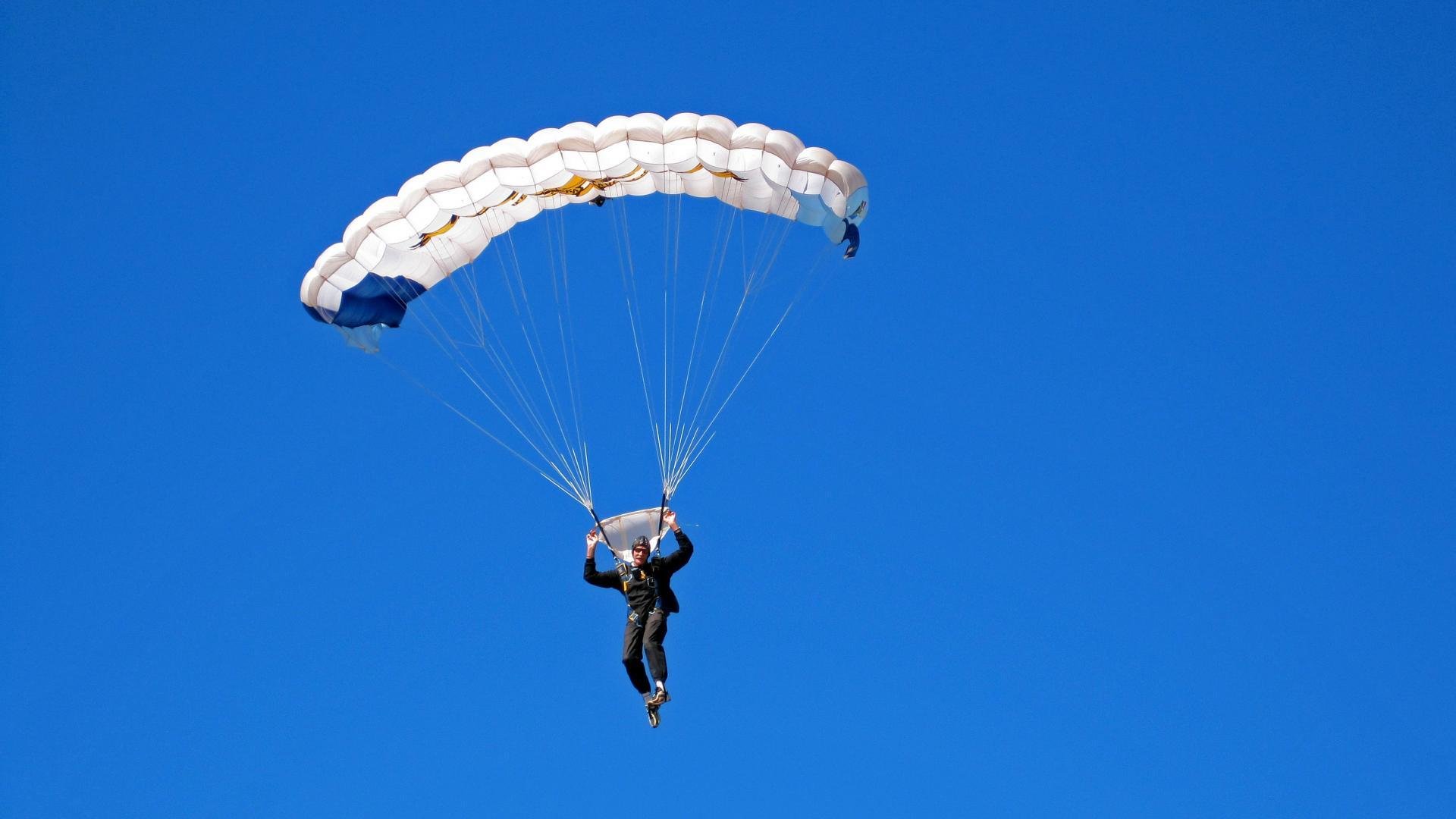 《电竞新规发布：行业规范促发展》，电竞条例