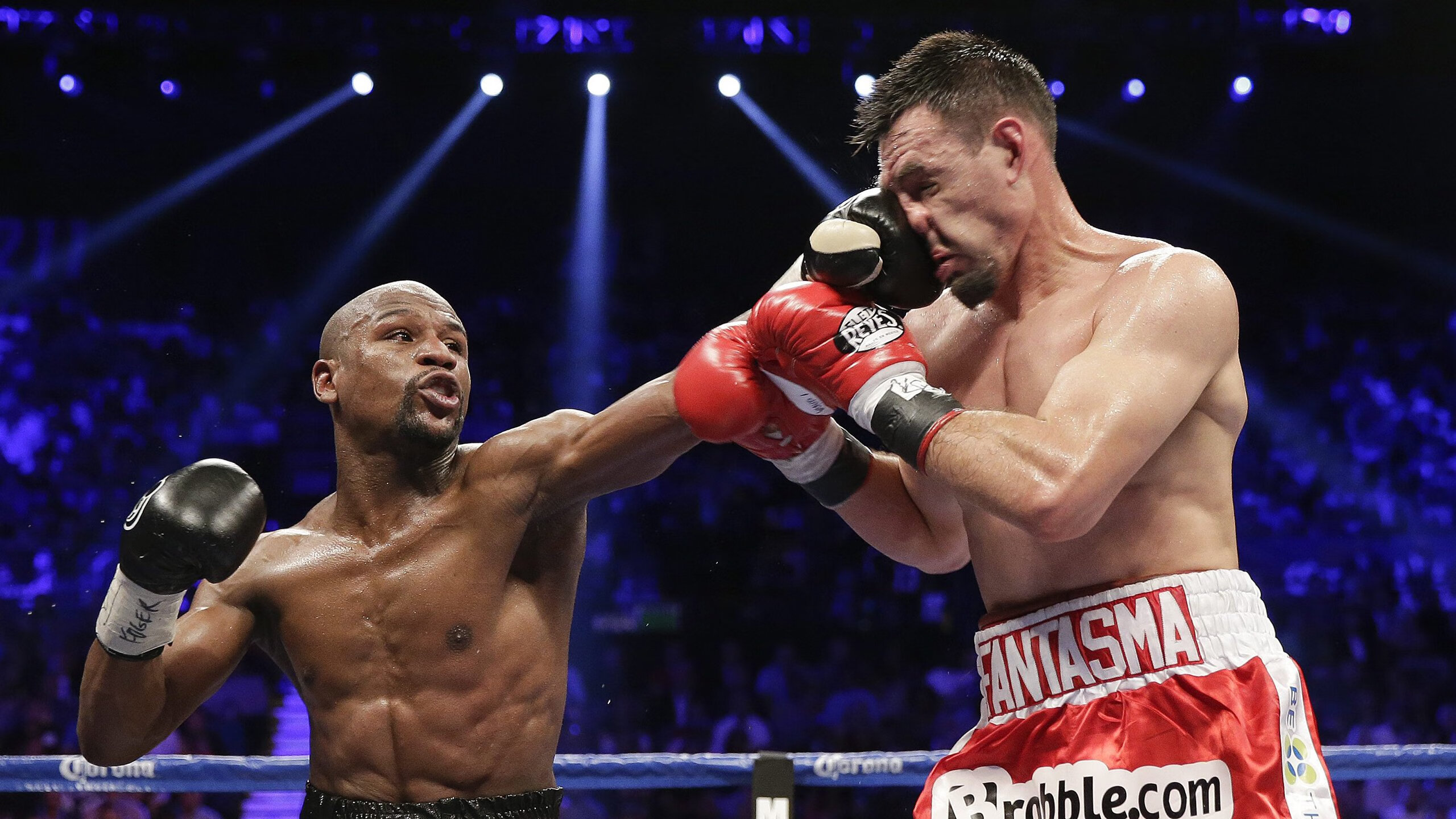 《英雄联盟线上线下联动，全球总决赛盛大开启》，lol线上线下是什么意思